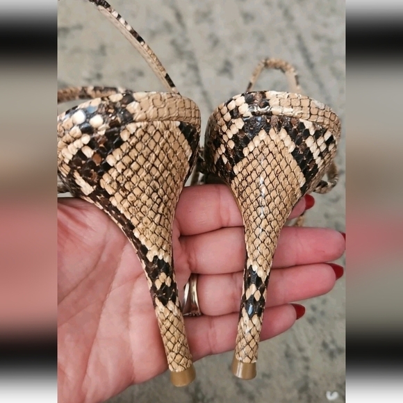 Steve Madden Womens Snakeskin Print Faux Snap Strappy Heel 9 - Picture 4 of 11